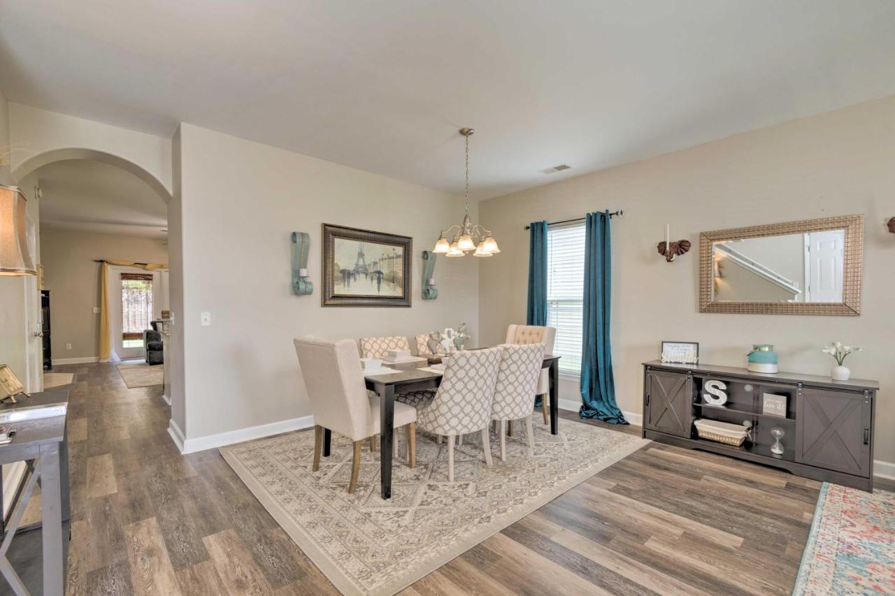 Сasa de vacaciones Spacious Pooler With Family-friendly Perks Savannah