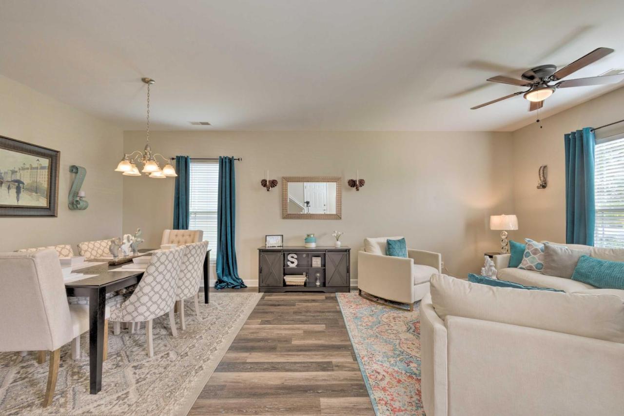 Spacious Pooler With Family-friendly Perks Сasa de vacaciones