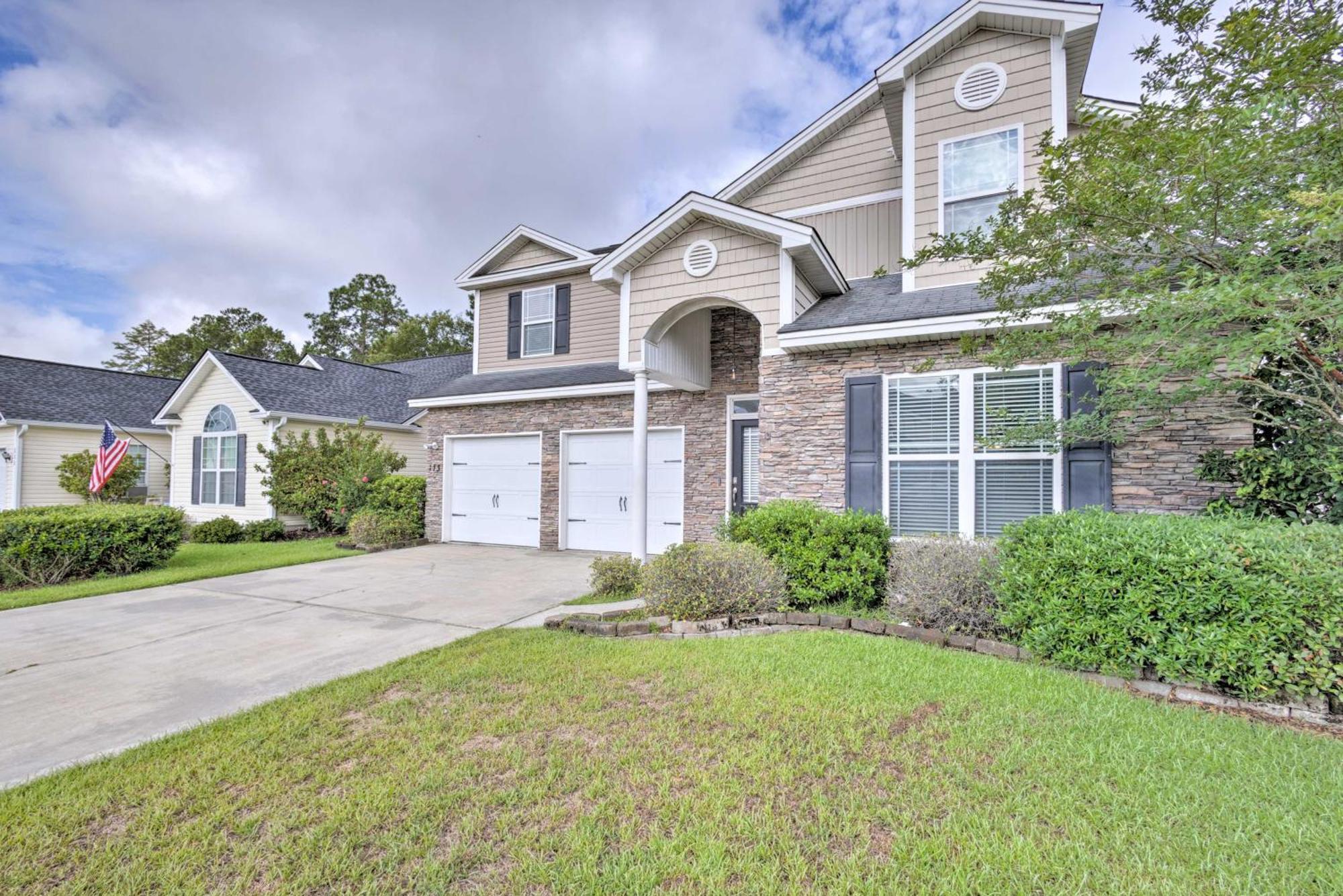 Сasa de vacaciones Spacious Pooler With Family-friendly Perks Savannah