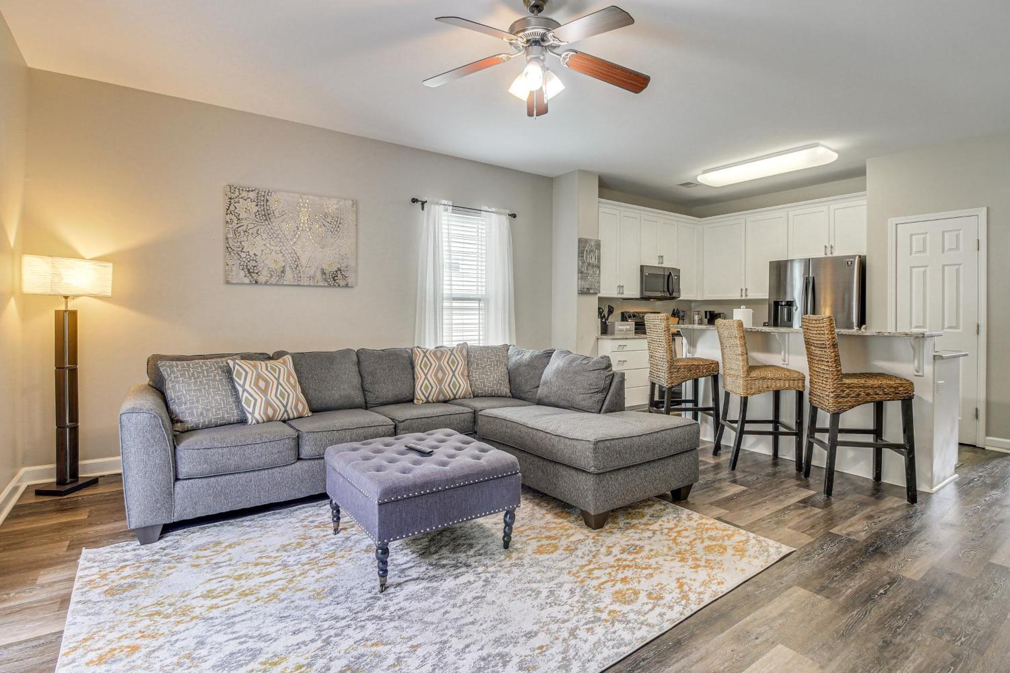 Spacious Pooler With Family-friendly Perks Сasa de vacaciones